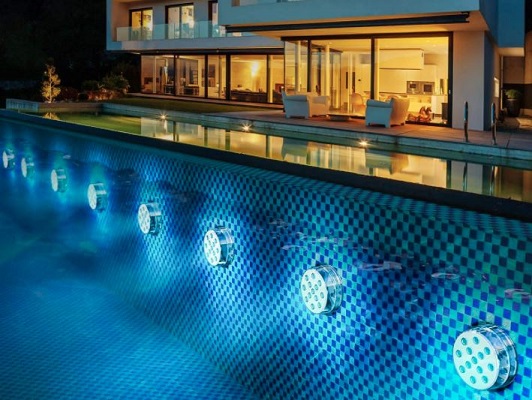умные светодиодные фонари для бассейнов