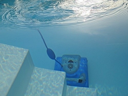 преимущества автоматической очистки бассейна