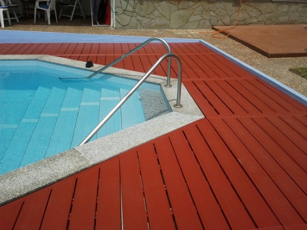 Bordes de piscinas modernas imitación madera