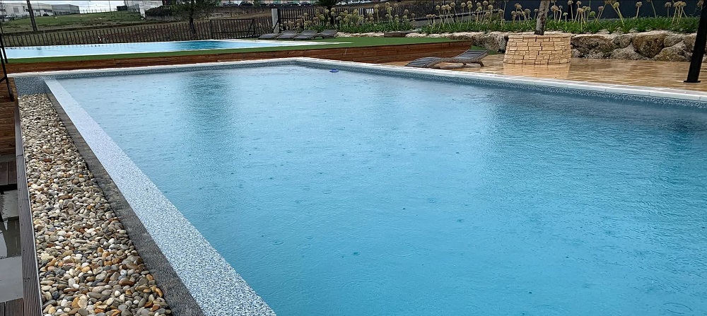 foto liner piscina de piedra oceanica