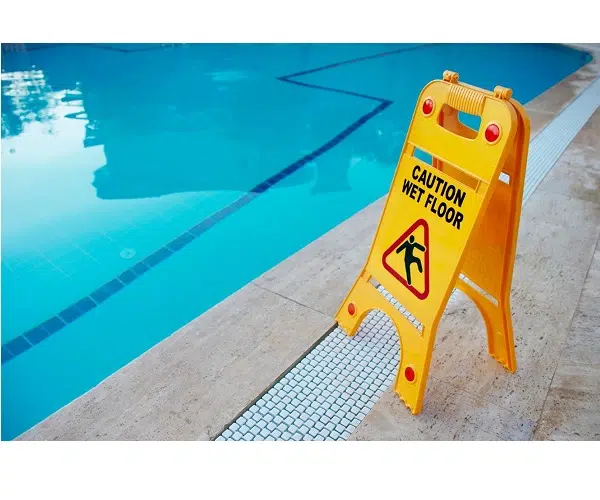 риски в бассейнах