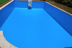 reforma-piscina-azul-oscuro
