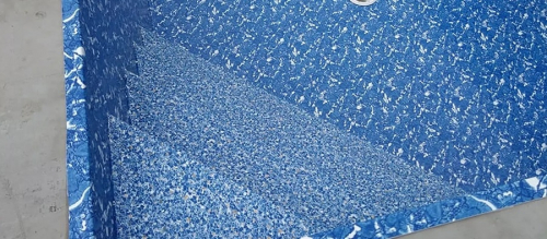 голубой мраморный бассейн